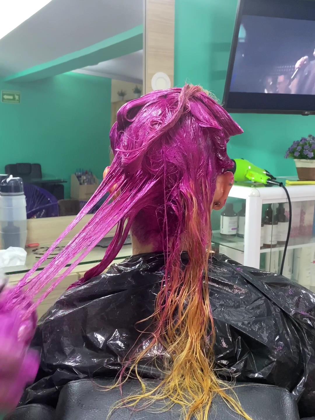 Color fantasía rosado en proceso